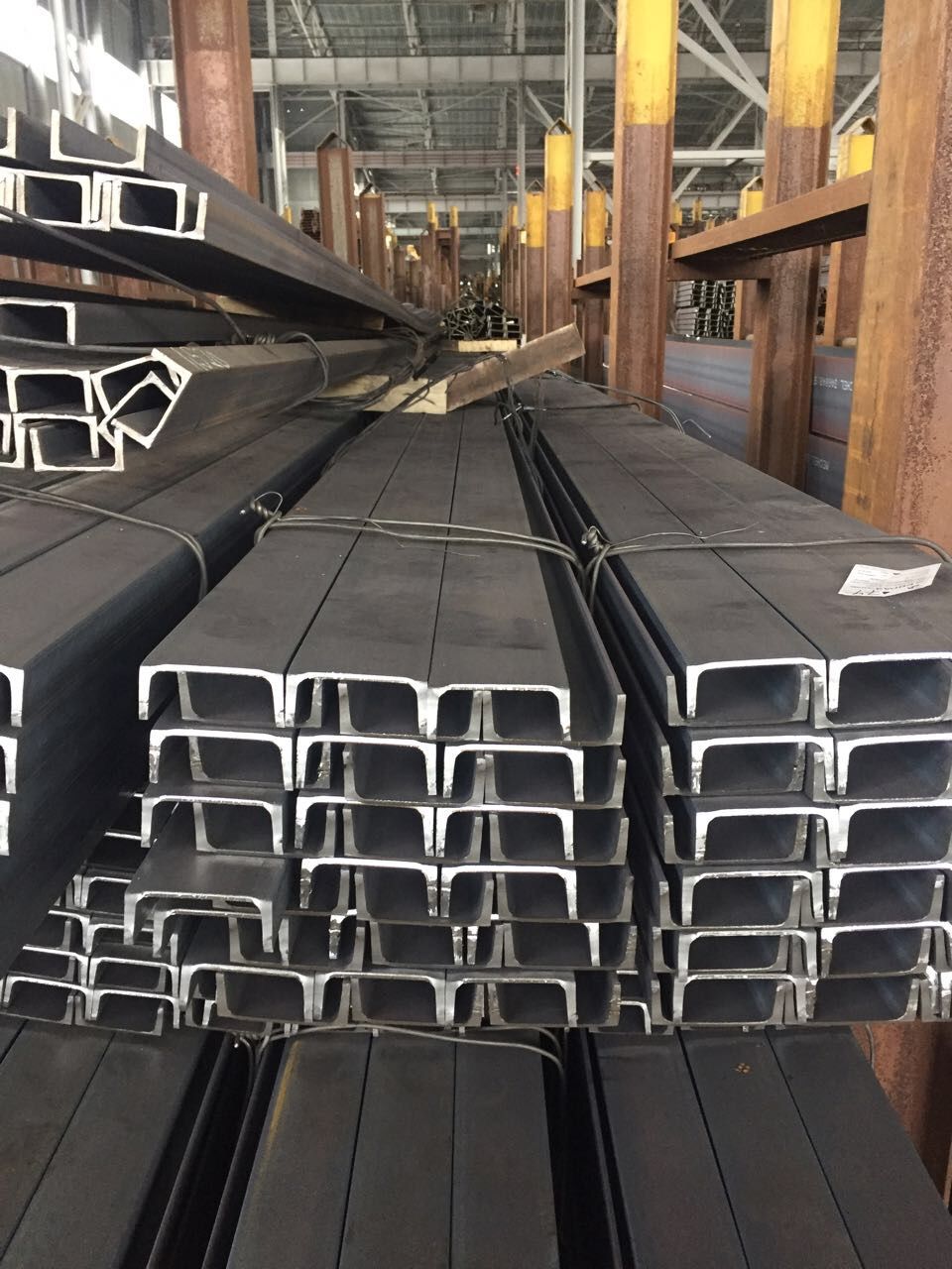 Швеллер стальной гнутый равнополочный 100x50x50x4 мм 09Г2С ГОСТ 8278-83 фото