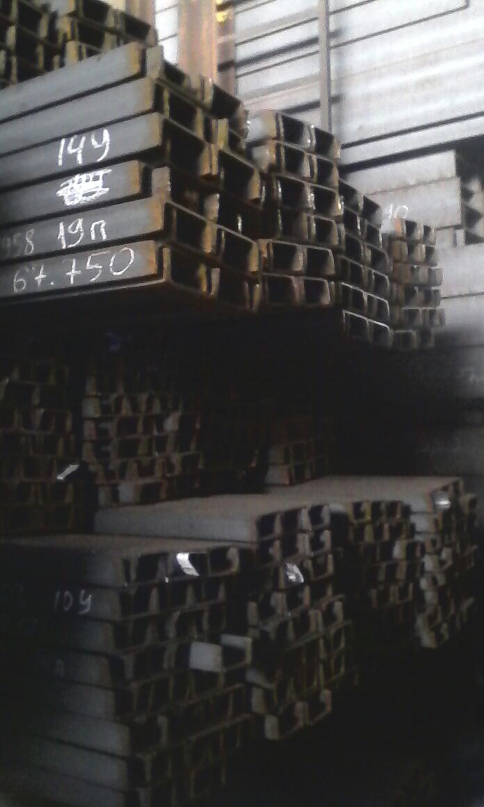 Швеллер стальной равнополочный горячекатаный 80x40x4,5 мм 8П С255 ГОСТ 8240-97 фото